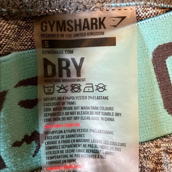 GYMSHARK WORKOUT SET: crop and leggings - Picture 8 of 10